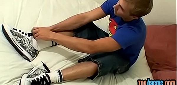  Straight jock licks own toes before masturbating solo